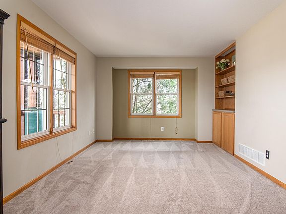3rd image of 318 Meadow Lark Ln