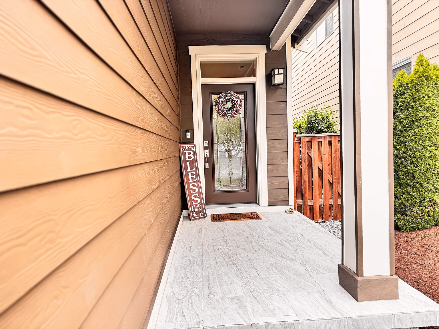 3 bed, 2.5 bath, 1919 sqft, $3,100 — Photo 2