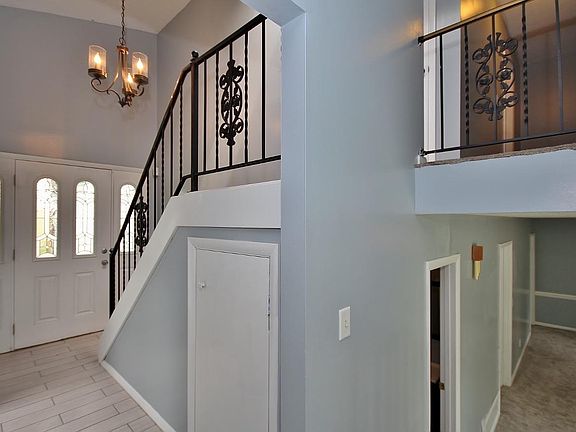 3rd image of 2327 Sir Martin Dr
