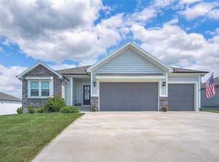 1828 SW Sage Canyon Rd, Lees Summit, MO 64082