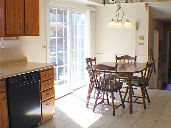 5th image of 7 Whispering Hills Dr
