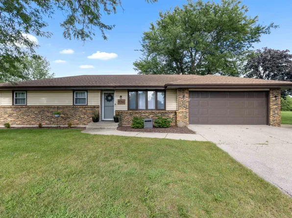 9763 Petunia Dr, Machesney Park, IL 61115