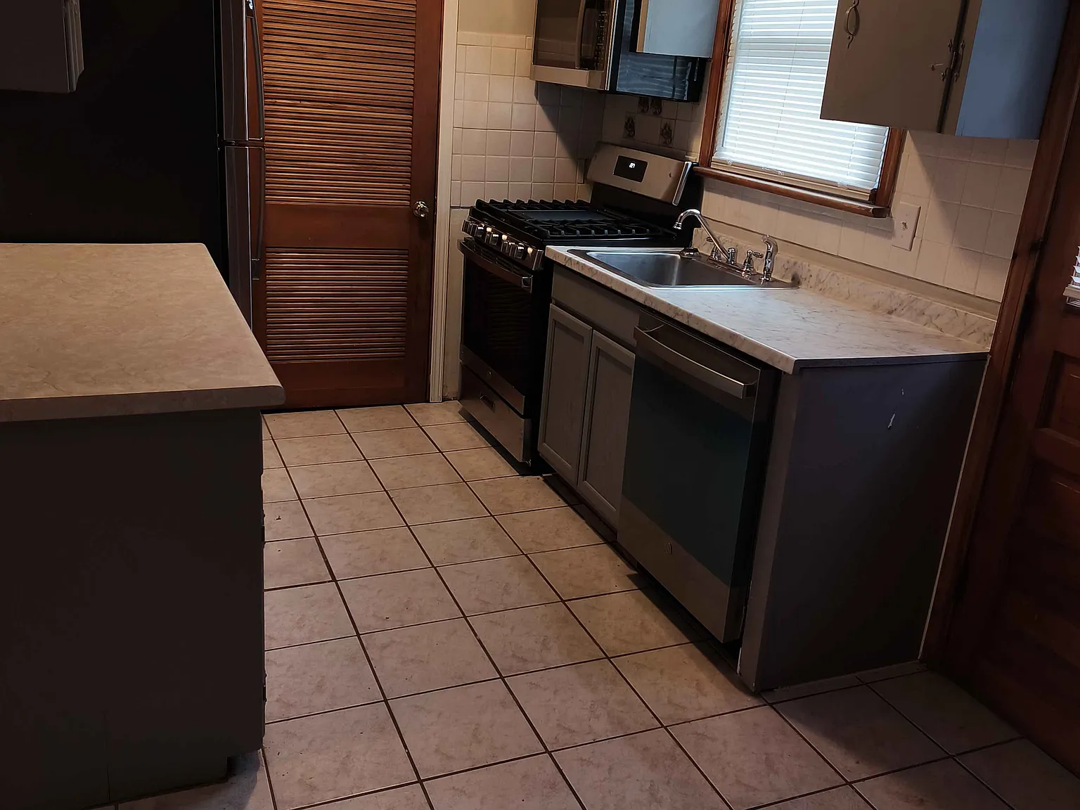 3 bed, 1.5 bath, 1676 sqft, $2,164 — Photo 4