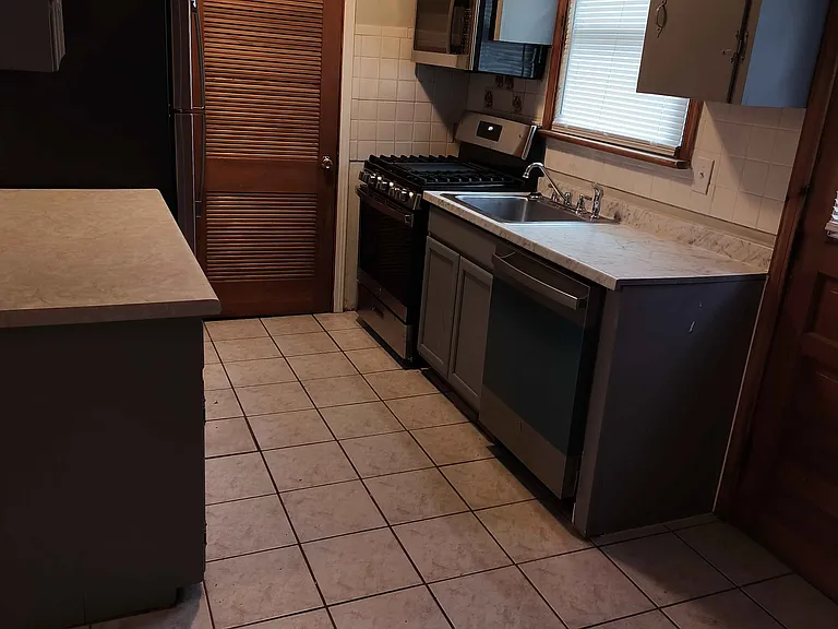 2109 Fendall Ave — Photo 4