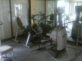 3401 N Country Club Dr #4122, Miami, FL 33180