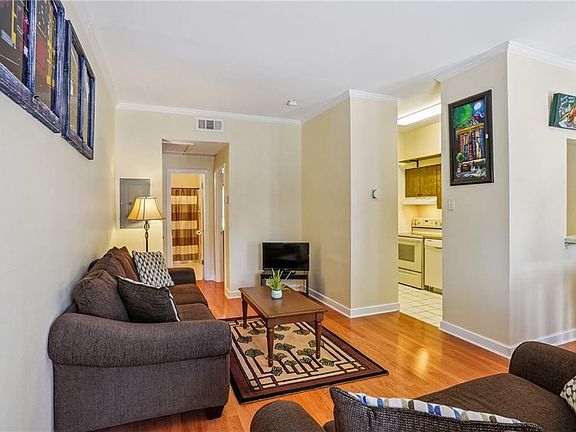 4th image of 822 Touro St APT 1
