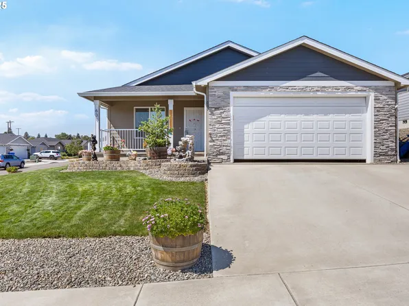 631 SE Rose Ridge Dr, Winston, OR 97496