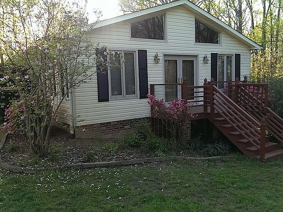 Side deck on Rt. Side house