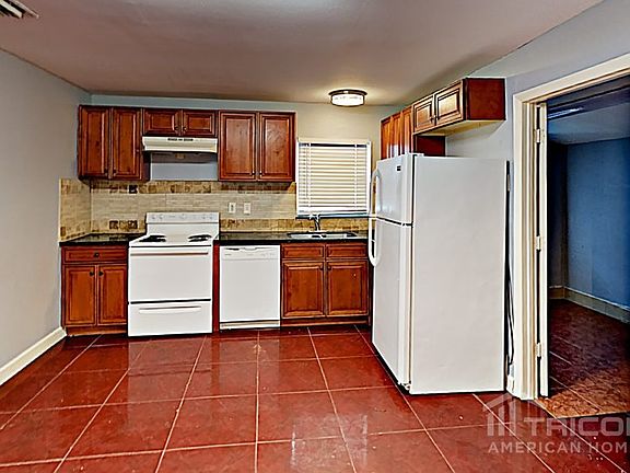 5th image of 130 NE 21st Ct
