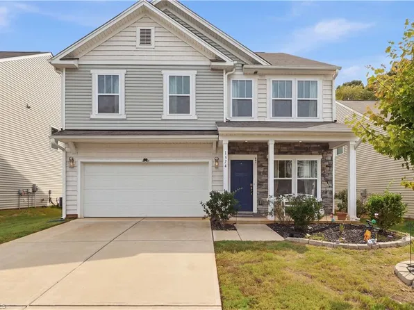 1374 Finwick Dr, Pfafftown, NC 27040