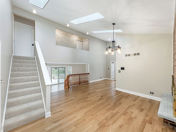 4th image of 2010 Carriage Hill Rd