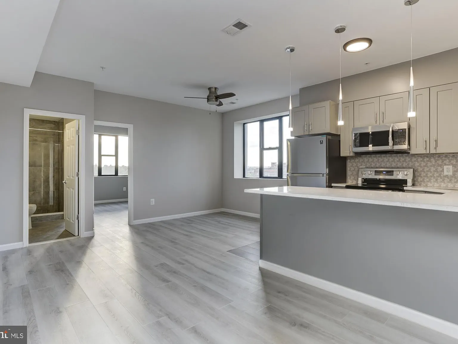 1 bed, 800 sqft, $1,550 — Photo 2