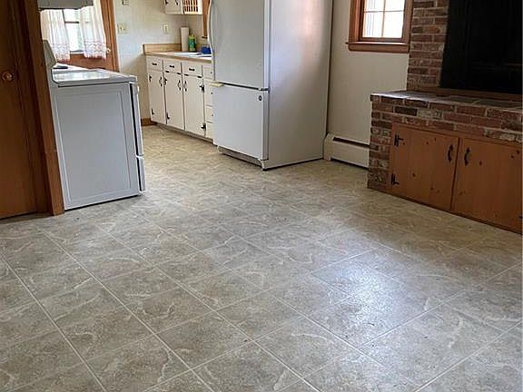 2nd image of 19 Melody Ln