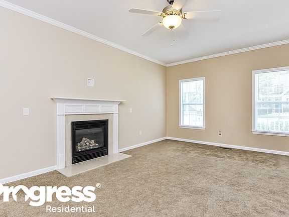 3rd image of 37 Kings Canyon Ct