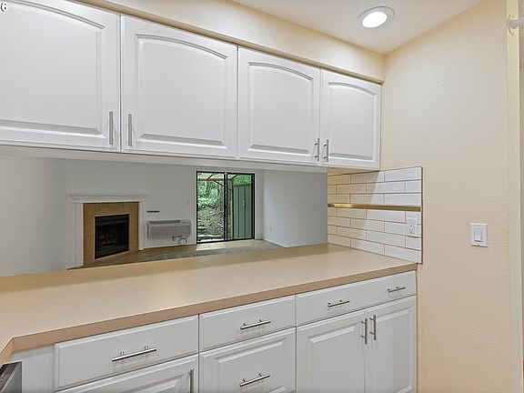 4th image of 5561 SW Multnomah Blvd