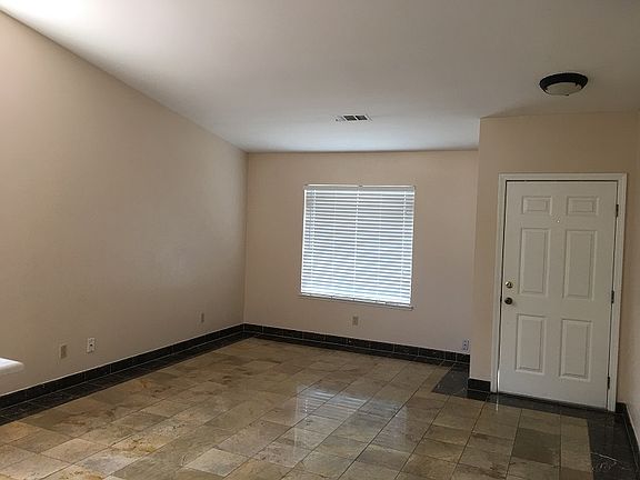 entry and living room web_08072018