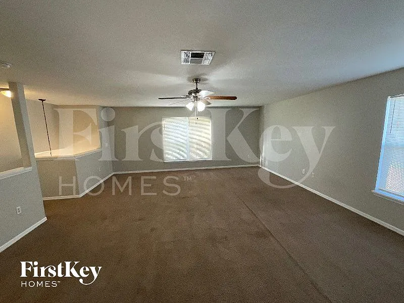 4 bed, 3.0 bath, 2850 sqft, $2,545 — Photo 3