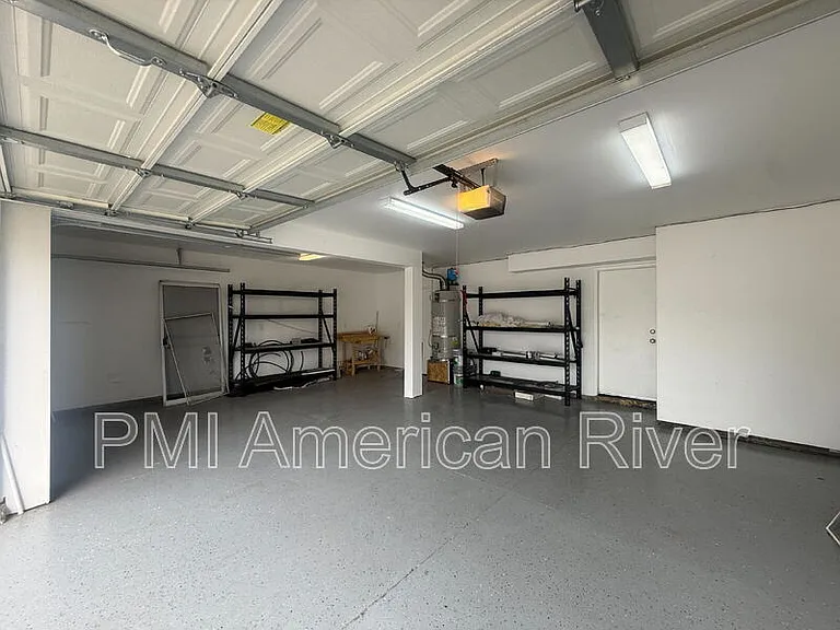 3400 Cobblestone Dr — Photo 18