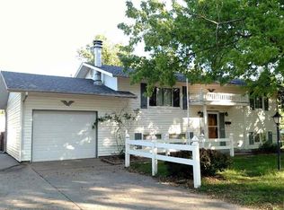 1904 James St, Hutchinson, KS 67502