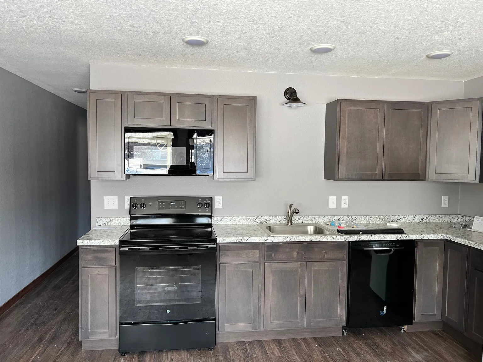 2 bed, 745 sqft, $1,225 — Photo 1