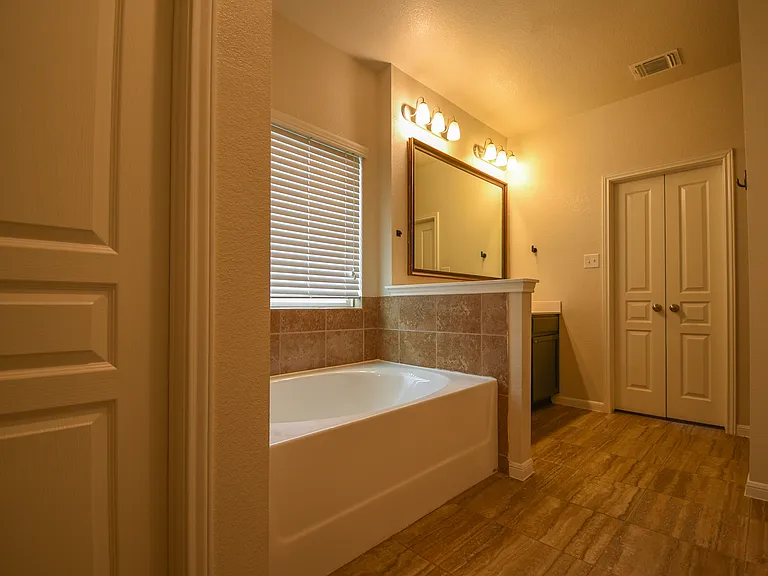 7712 Kendall Hill Dr — Photo 12