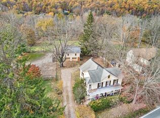 380 W Mill Rd, Long Valley, NJ 07853