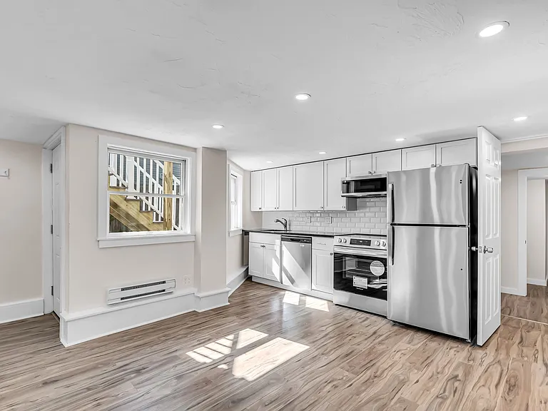 465 E 8th St #1 — Photo 28