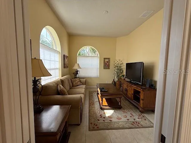 3 bed, 2008 sqft, $4,800 — Photo 4