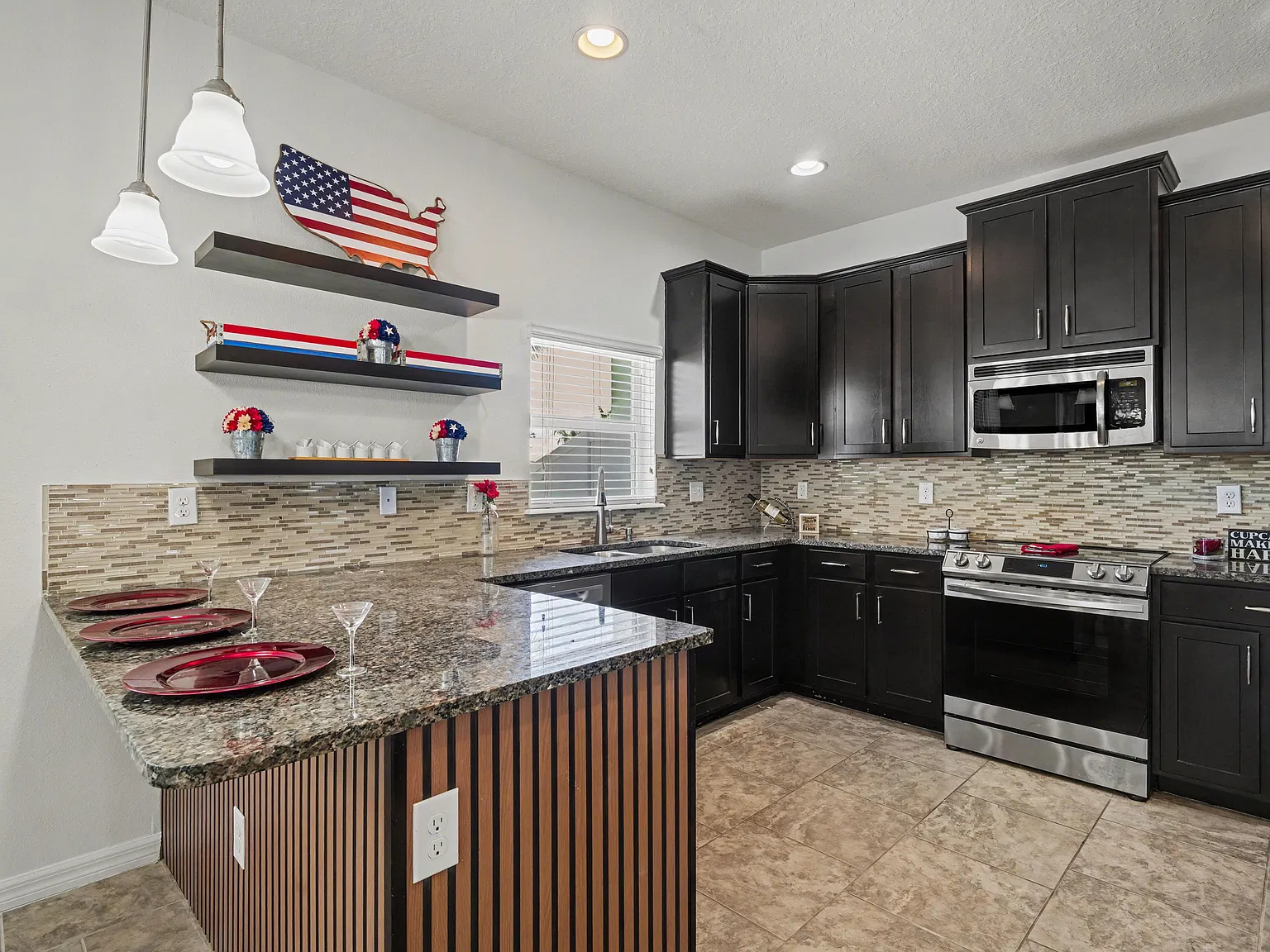 4 bed, 2706 sqft, $4,200 — Photo 4