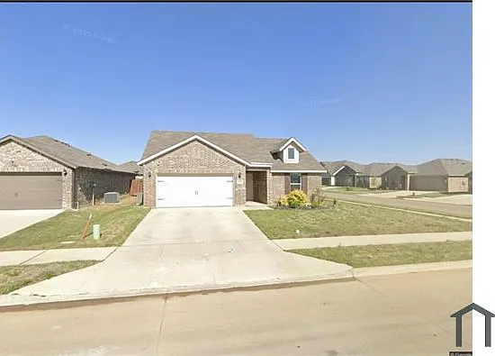 4 bed, 2022 sqft, $3,800 — Photo 2