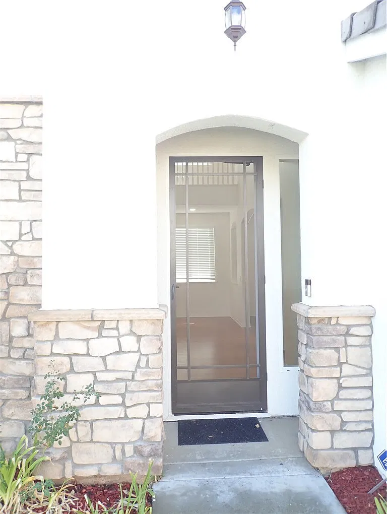 5 bed, 3948 sqft, $5,000 — Photo 3