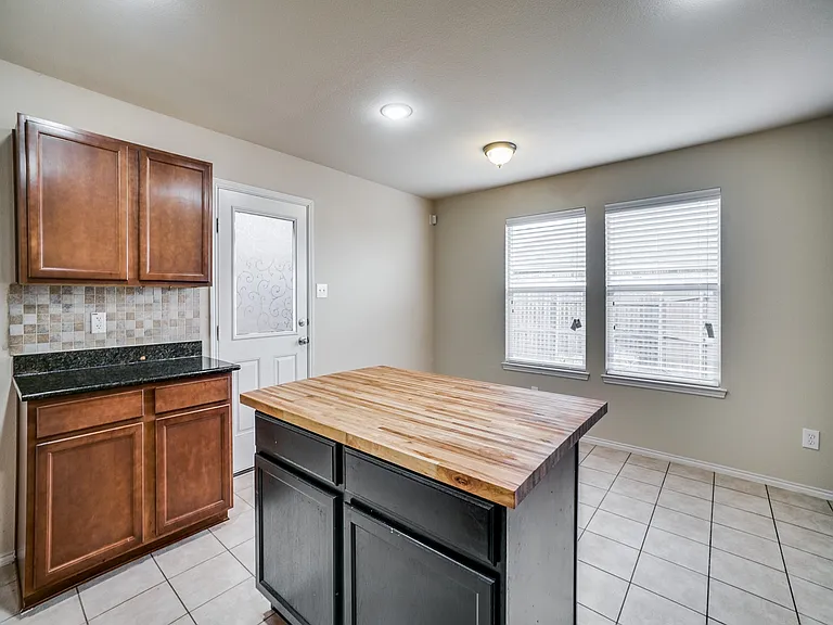 76 Daisy Dr — Photo 8