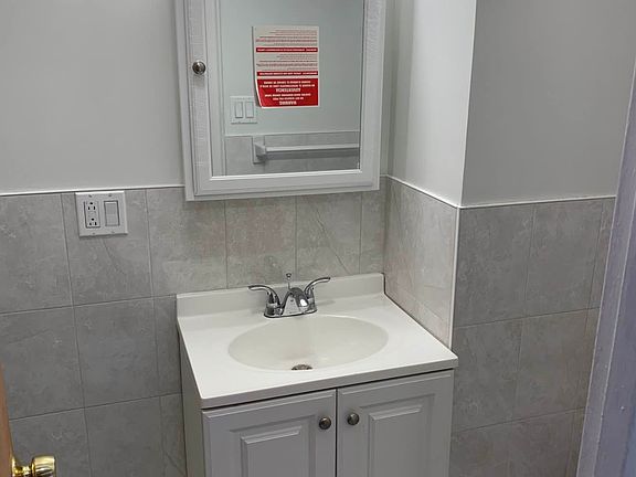3rd image of 418 E 14th St APT 3
