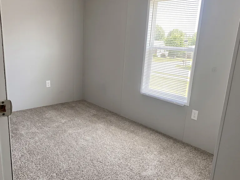 Grand Oaks at Liberty HIll — Photo 19