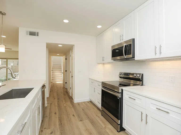 2050 Augusta Dr — Photo 13