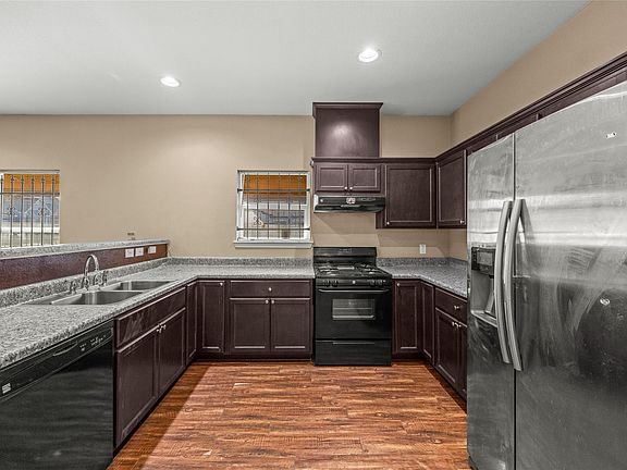 3rd image of 5219 Farmer St
