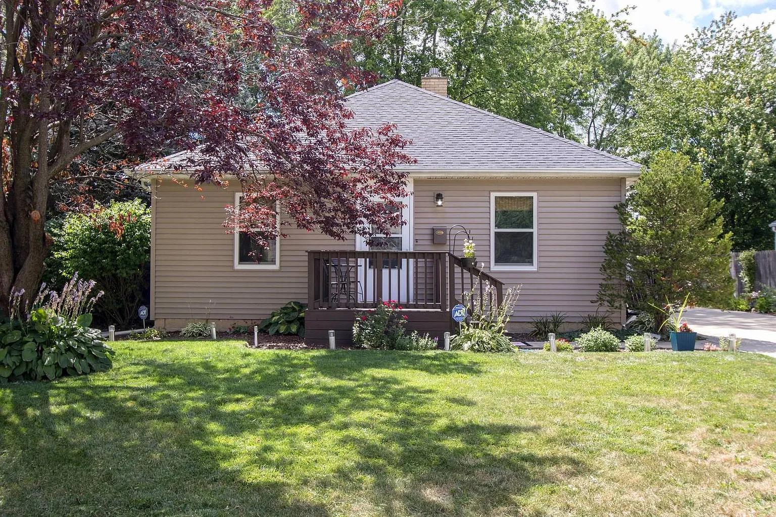 1620 Stratford Ct photo 1