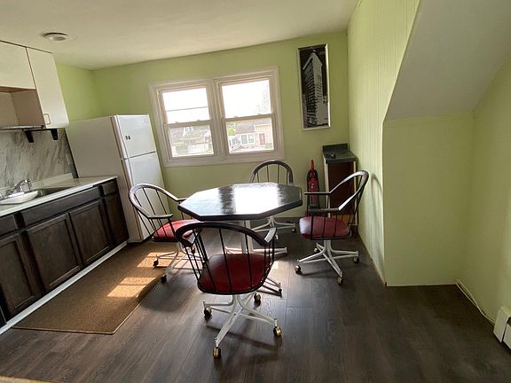 2nd image of 16 Abbey Ln #2