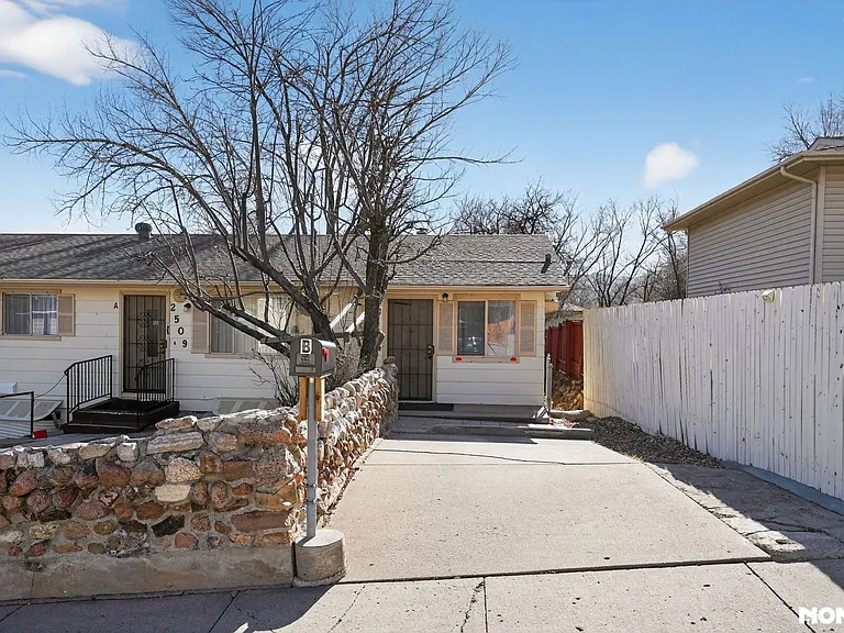 2509 Royalty Ct #B — Photo 1