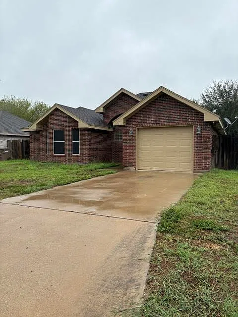 3422 Sandie Ln