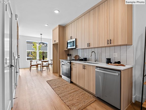 4th image of 261 N Skidmore St #4