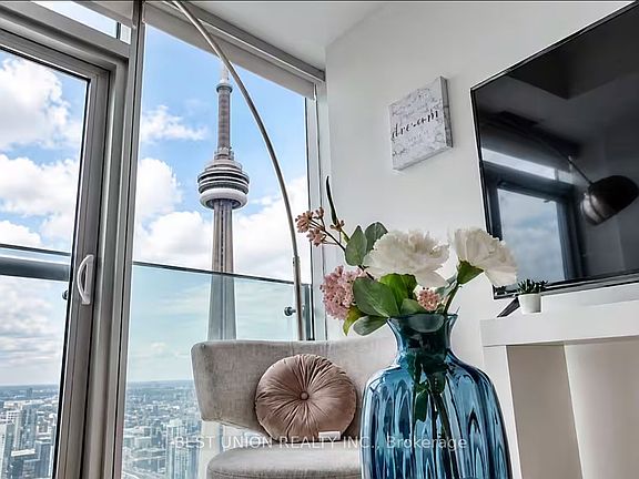 3rd image of 14 York St #5706