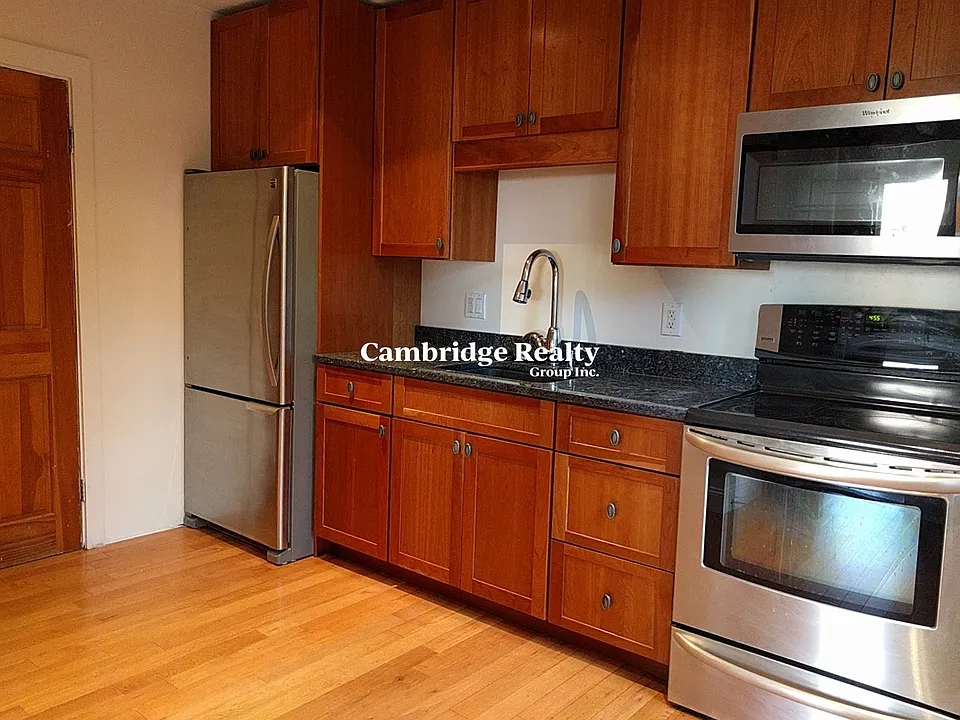 6 Bedford St #1F