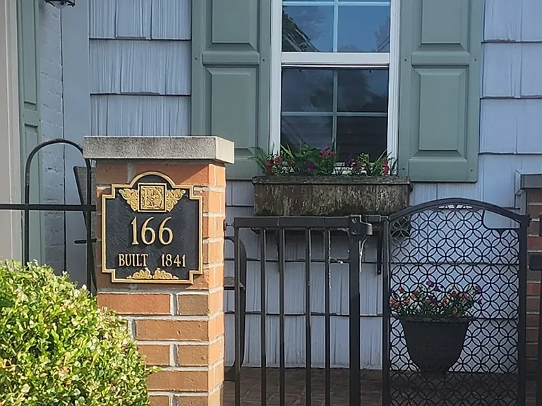 166 E 2nd St — Photo 8