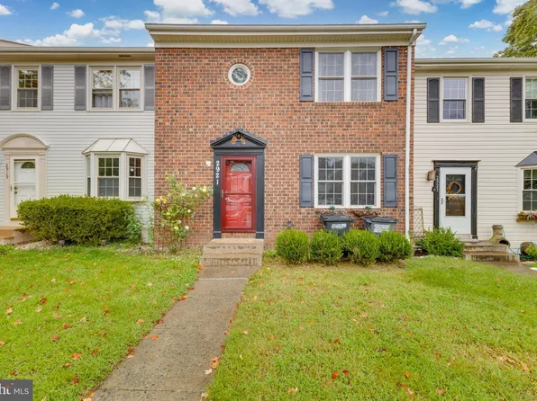 2921 Lexington Ct, Woodbridge, VA 22192