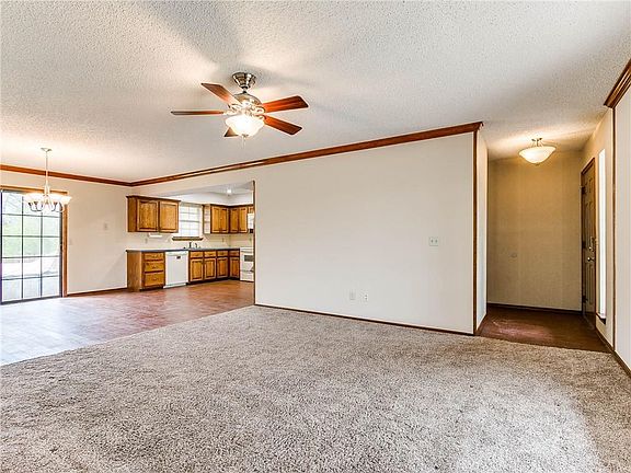 4th image of 221 S Bradshaw Ln