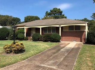 138 Woods Rd, Newport News, VA 23601