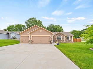 21061 Noble St, Spring Hill, KS 66083