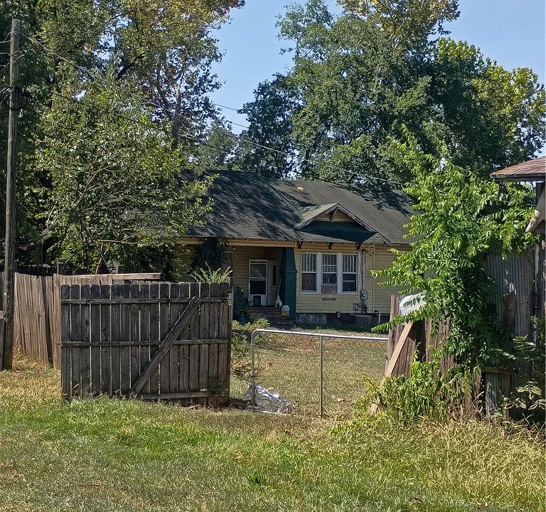 1st image of 1112 N Hickory St