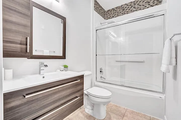 1200 Manor Residence — Photo 8